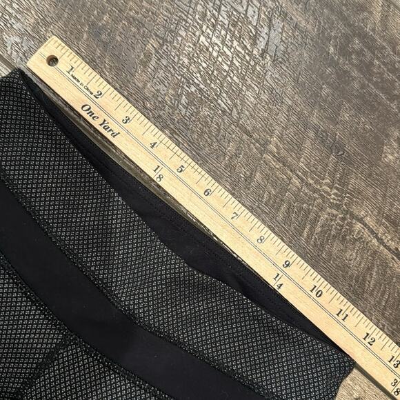 Lululemon Diamond Dot Black White Legging Size 4 - Picture 7 of 7